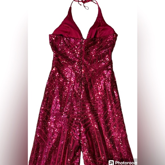 Premier Amour Halter Sequin Jumpsuit . Size 6. Wine Color - Picture 2 of 9